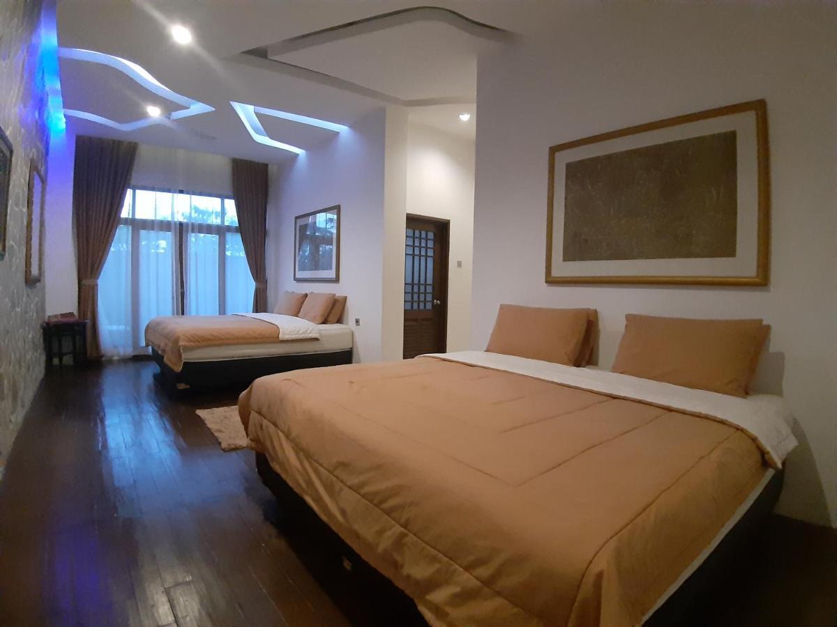 Villa Eaden Puncak Esterno foto