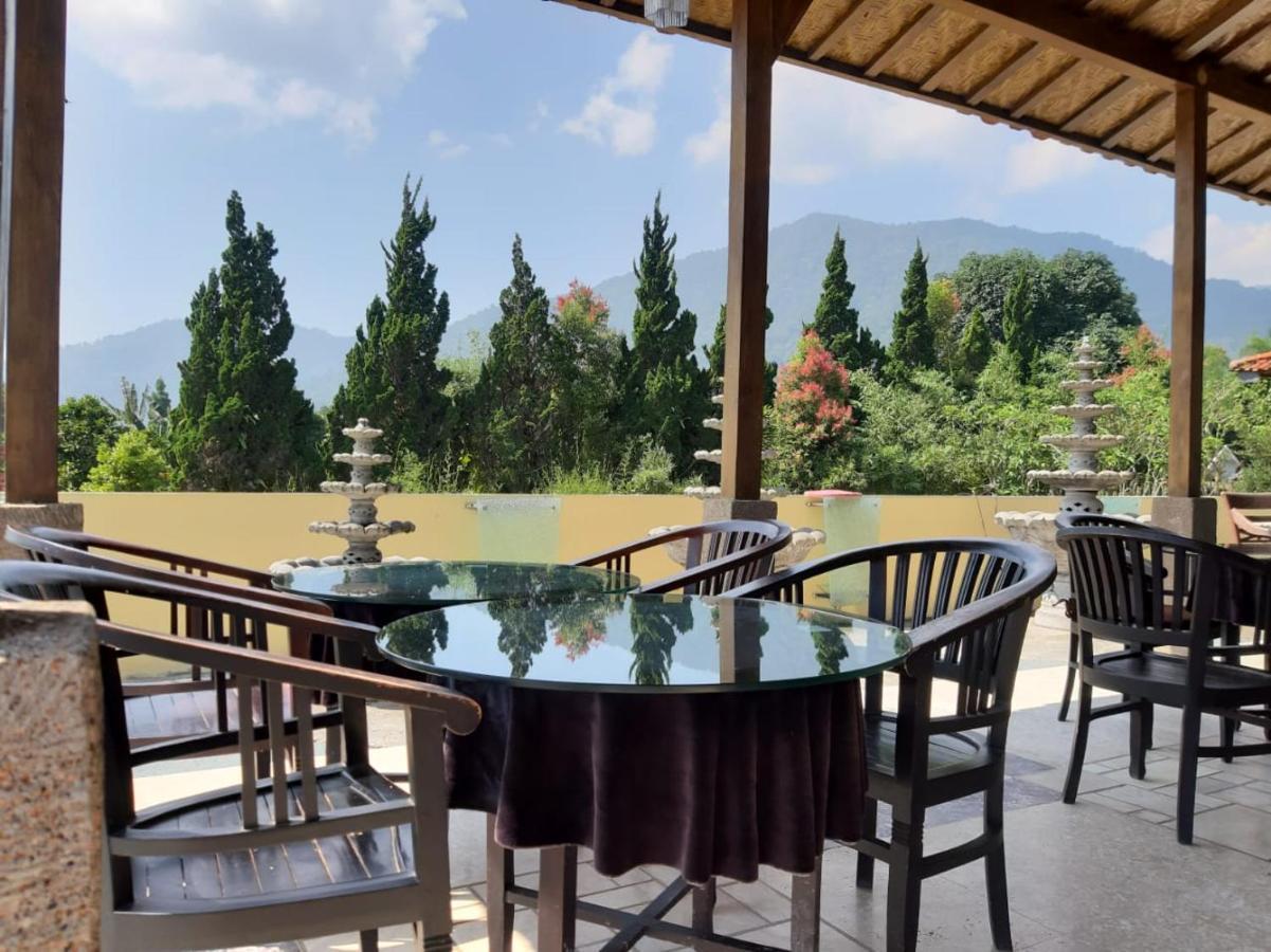 Villa Eaden Puncak Esterno foto