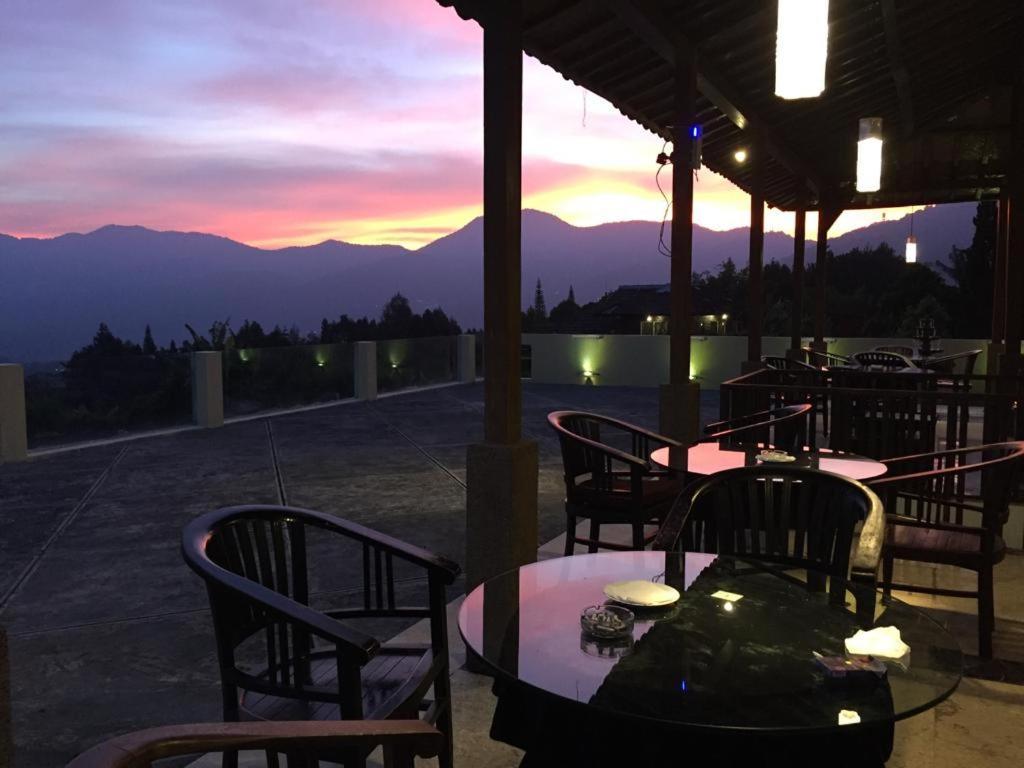 Villa Eaden Puncak Esterno foto